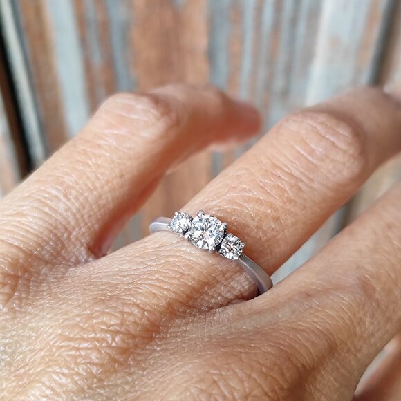 Engagement ring. 14K White gold ring with 0.53ct' Lab-Created diamonds. - Picture 9 of 10